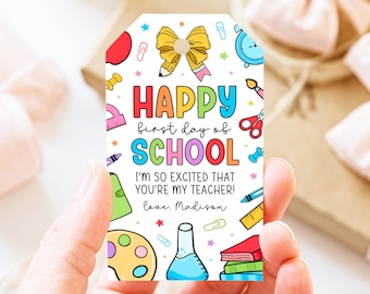 Etiqueta editable de Feliz Primer Día de Clases, Etiqueta de ¡Estoy Tan Emocionado de Que Seas Mi Maestro/a!, Etiqueta de Regalo para Maestros/as, Etiqueta de Regreso a Clases, Plantilla de Canva
