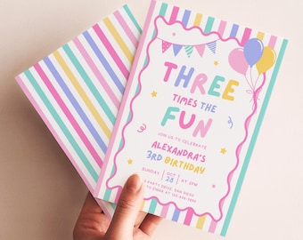 Drie keer zoveel plezier! Verjaardagskaart voor een meisje, 3e verjaardag, kleurrijk uitnodigingssjabloon KBD060