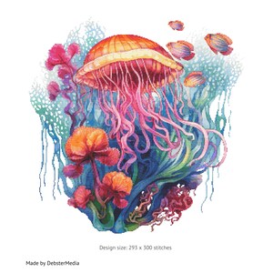 Op de afbeelding: Een levendig kruissteekpatroon met een roze en oranje kwal met lange tentakels, omringd door blauw en groen koraal en zeewier. Het ontwerp is 293 x 300 steken.