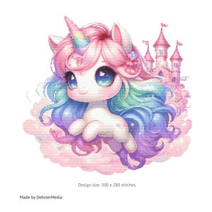 Op de afbeelding: Een digitale illustratie van een schattige eenhoorn met een regenbooghoorn en stromend roze, blauw en groen haar. De eenhoorn zweeft op een wolk met een roze kasteel op de achtergrond. De ontwerpmaat is 300 x 280 steken.
