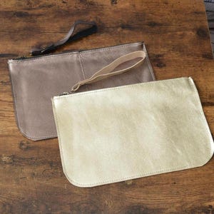 Cartera minimalista con forma de libro para regalar a la nuera, cartera fina para dama de honor, neceser, cartera bonita, neceser con monograma para novia, regalo para novia.