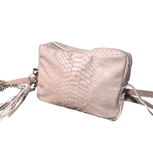 Bolsa de couro rosa com borla, presente de aniversário de 21 anos, bolsa transversal, presente para celebrante de 25 anos, bolsa transversal minimalista, alça de carteira feminina