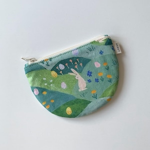 Bolsa con cremallera de conejo: pequeña y bonita bolsa de tela con estampado de naturaleza, monedero, mini estuche de maquillaje, regalo para amantes de los animales.