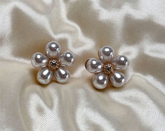 Broche de flores de perlas vintage, un par de broches de perlas, broche de perlas, broche vintage, broche de margarita, accesorios de ropa, regalos para amantes de los broches