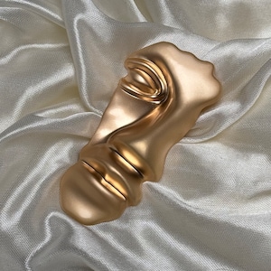 Vintage Gold Renaissance Mask Brooch: Alloy Clothing Accessory