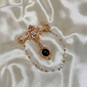 Baroque Court Vintage Pearl Brooch, Carved Pearl Brooch, Vintage Brooch, Pearl chain, suit pin,cravat badge, gift for her, Brooch lover gift