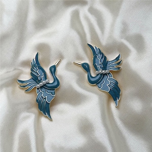 Blue Crane Brooch,heron bird pin,animal jewelry,art deco,Father’s Day gift,unique design,Vintage brooch,men lapel pin bird