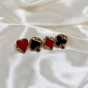 Broche de póker vintage, broche de naipes, prendedor de cuello de camisa, broche de trébol de espadas, broche de corazón de diamantes, mini broche, un conjunto de cuatro broches