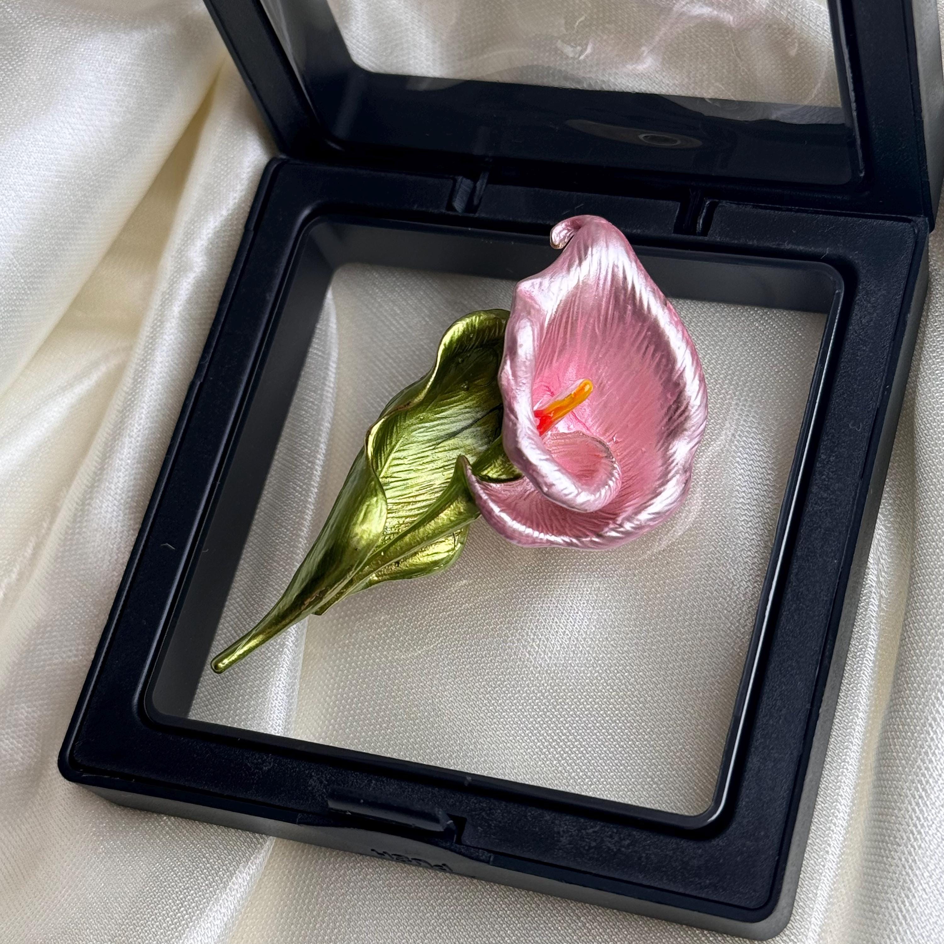 Simple Pink Calla Lily brooch, Beauty Banana Leaf Pin, Plant Brooch, shirt pin, party accessory, fashion decoration, gift for Mom