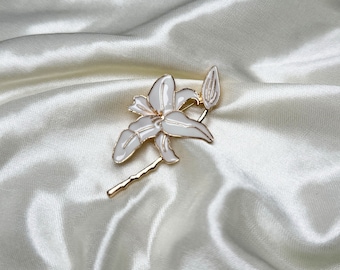 Broche de lirio blanco: broche vintage con diseño floral