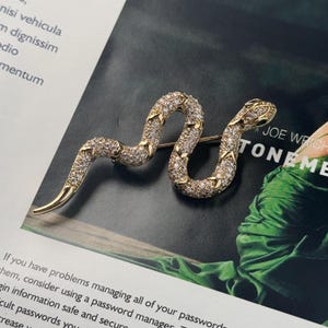 Gold Snake Brooch,zodiac brooch,high-end Luxury brooch gifts, Party decorations,one-of-a-kind accessories,Party decorations,Halloween gifts