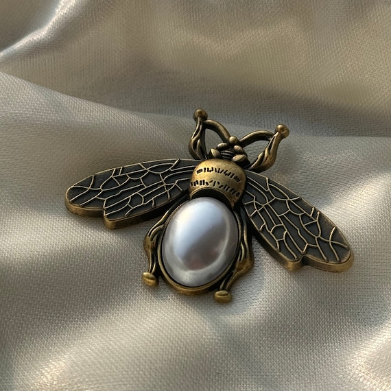 Vintage Bee Brooch: Bumblebee Collar Pin with Pearl