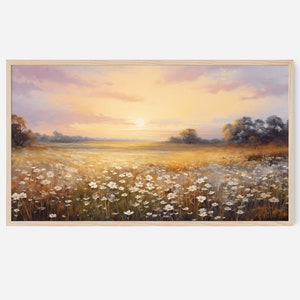 Op de afbeelding: Een schilderij van een veld met witte madeliefjes in een gouden zonsondergang. De lucht is zacht paars en roze met pluizige wolken. De zon gaat onder achter de horizon en werpt een warme gloed over het veld.