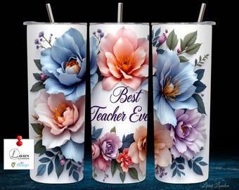 Op de afbeelding: Een witte tumbler met een bloemenontwerp en de tekst "Best Teacher Ever". De bloemen zijn roze, blauw en paars.