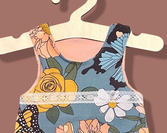 barboteuse courte, barboteuse d'été, jolie barboteuse d'été, barboteuse courte avec joli motif de prairie fleurie, fait main, taille 62/68