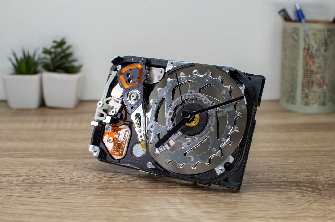 HDD Clock | Hard Disc Drive Clock | Unique MTB Clock | Computer Disc ...