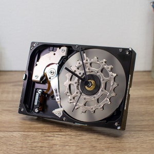 HDD Clock | Hard Disc Drive Clock | Unique Clock | Gift | Computer Disc Clock | Clock from Recycle Materials | Handmade Clock | Unique Gift
