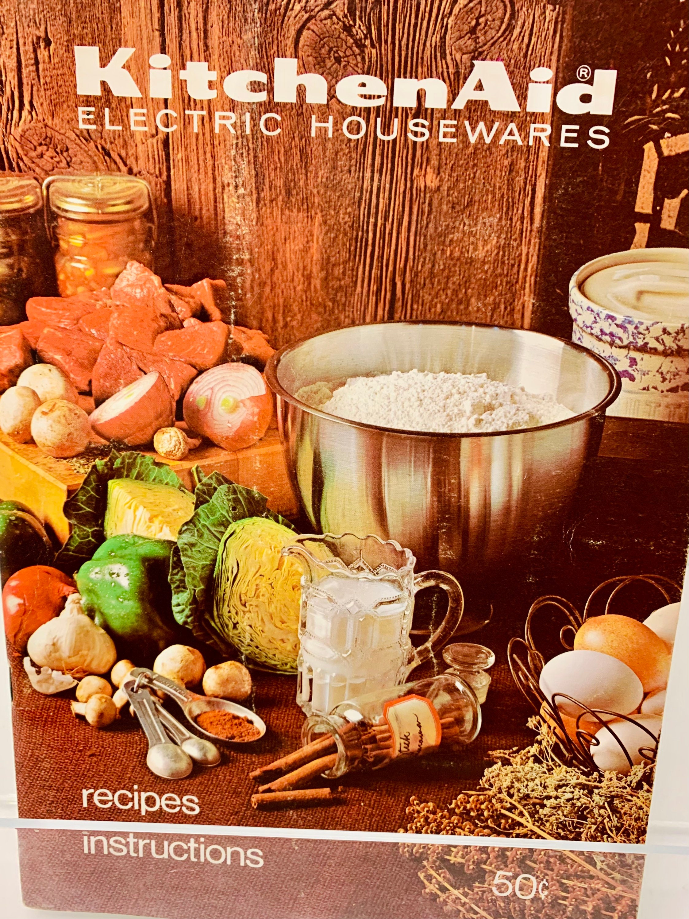 KitchenAid Stand Mixer Cookbook: Publications International Ltd.:  9781680220940: : Books