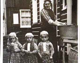 Antique Marken Holland Postcard Black & White Mother With Children Traditional Dress