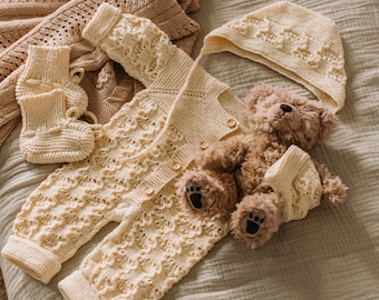 White Knitted Gender neutral baby outfit Baby coming home outfit Baby hospital outfit Baby shower Knitted Newborn outfit Baby shower gift