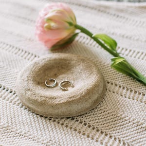 Jewelry ring tray, minimalist tray, handmade ring holder, Gift for her, ring bowl, ring holder dish, housewarming gift,  Boho Home decor