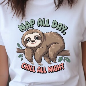 かわいいナマケモノのTシャツ、面白いナマケモノのシャツ、レディースのナマケモノのTシャツ、ナマケモノ好きへのギフト、ナマケモノの女の子のシャツ、かわいい動物のTシャツ、ナマケモノのギフト、かわいいナマケモノ