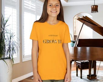 Camiseta para Recital de Música Juvenil, Camiseta Primavera/Verão para Piano, Camiseta Floral com Texto, Blusa "Celebre o Crescimento", Uniforme para Apresentação Musical, Em Flor NT07