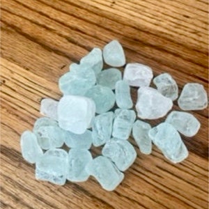 Strandglas in Würfelform, weiß, blasses Aqua, authentisches mattiertes Surfgefühl, Crackle-Würfel, echtes Lot