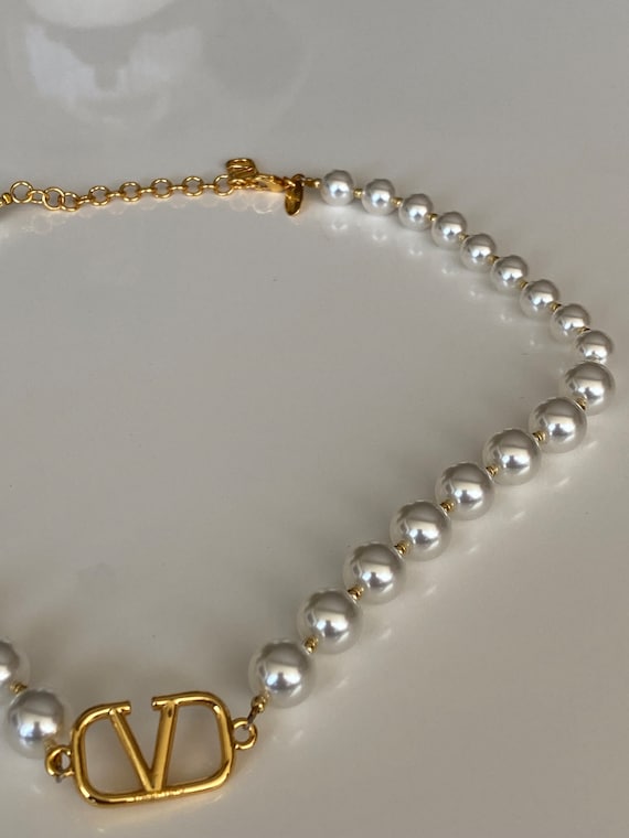 Valentino V Pearls Gold Necklace Halskette Collar 