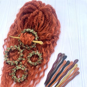 Festival Dreadlocks Haar Accessoire - Mit Spitze umwickelte Ring Haarspange mit Holz Haarnadel für Dreadlocks, Zöpfe Verlängerung, Boho Hippie Frisur