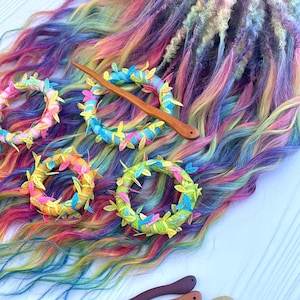 Festival Dreadlocks Haar Accessoire - Mit Spitze umwickelte Ring Haarspange mit Holz Haarnadel für Dreadlocks, Zöpfe Verlängerung, Boho Hippie Frisur