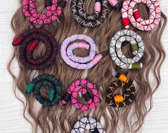 Verstellbare Dreadlock Spirale Wrap - Haar Accessoire für Dreadlocks und Locken Verlängerung, Wolldraht Haargummi, Festival Hippie Frisur Geschenk Set