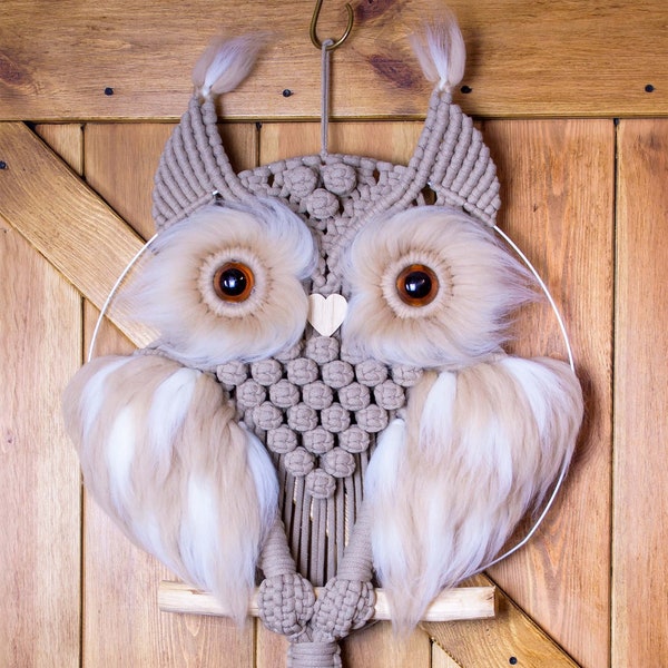 Grand hibou en macramé, tentures murales, décoration, cadeau d'anniversaire, Geburtstagsgeschenk, Handgemacht, Handmade, Wandbehang, Boho, Makramee Eule