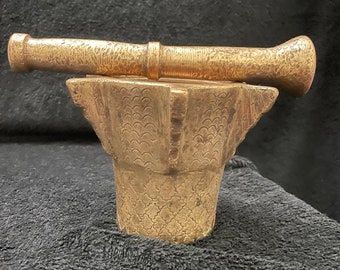 Absolutely stunning Moroccan mortar, North African decorated mortar in vintage brass