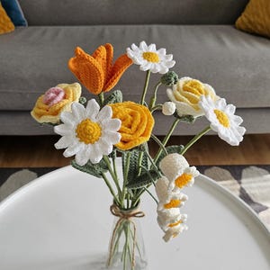 Bouquet de fleurs éternelles fait main au crochet. A 8 fleurs. Rose, tulipe, marguerite, muguet bild 4