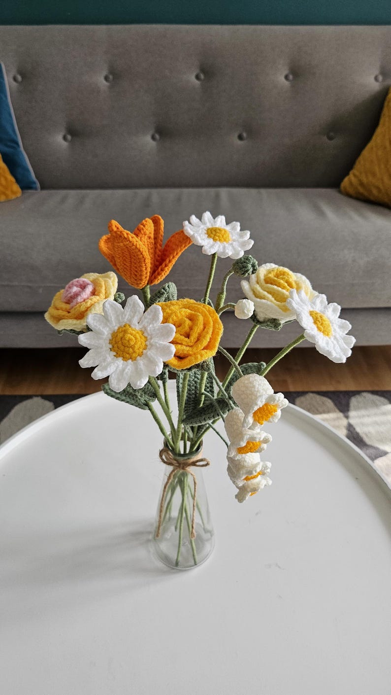 Bouquet de fleurs éternelles fait main au crochet. A 8 fleurs. Rose, tulipe, marguerite, muguet bild 4