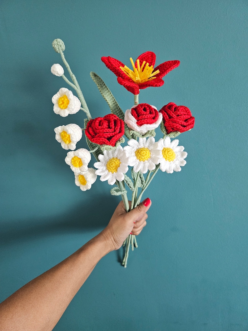 Bouquet de fleurs éternelles, fait main au crochet, décoration de table, idée cadeau, fêtes des mères, rose, tulipe, marguerite, muguet Bouquet rouge/blanc