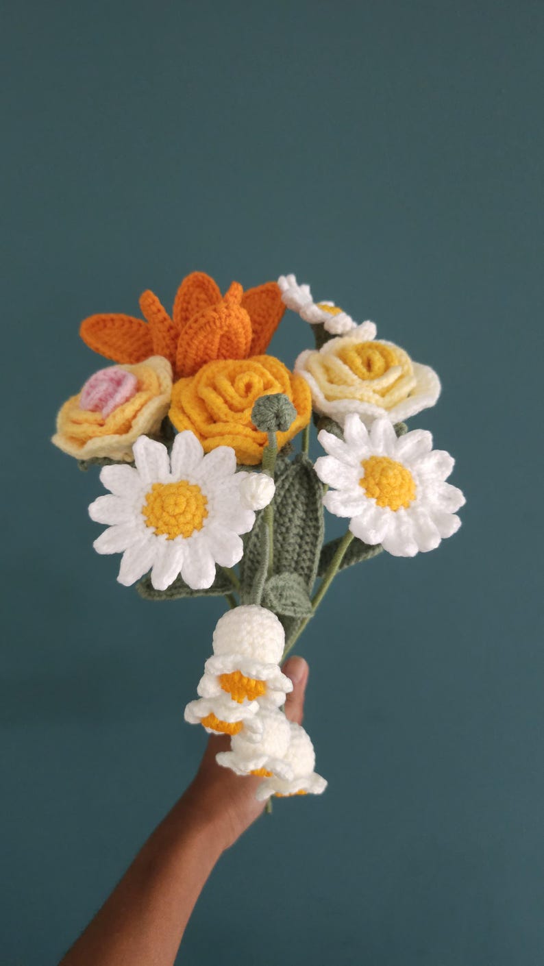 Bouquet de fleurs éternelles fait main au crochet. A 8 fleurs. Rose, tulipe, marguerite, muguet bild 5