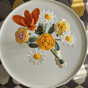 Bouquet de fleurs éternelles fait main au crochet. A 8 fleurs. Rose, tulipe, marguerite, muguet bild 2
