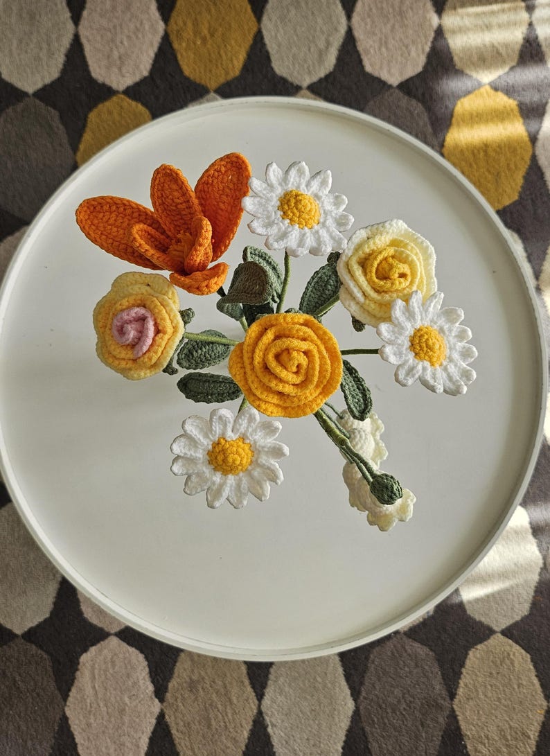 Bouquet de fleurs éternelles fait main au crochet. A 8 fleurs. Rose, tulipe, marguerite, muguet bild 2