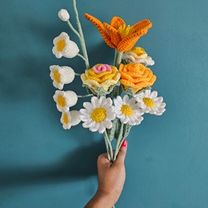 Bouquet de fleurs éternelles, fait main au crochet, décoration de table, idée cadeau, fêtes des mères, rose, tulipe, marguerite, muguet Bouquet jaune/blanc