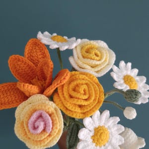 Bouquet de fleurs éternelles fait main au crochet. A 8 fleurs. Rose, tulipe, marguerite, muguet bild 6