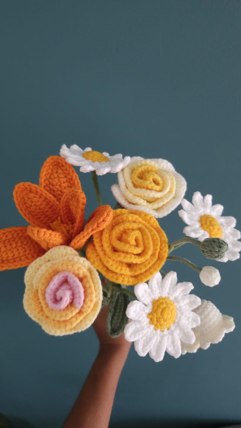 Bouquet de fleurs éternelles fait main au crochet. A 8 fleurs. Rose, tulipe, marguerite, muguet bild 6