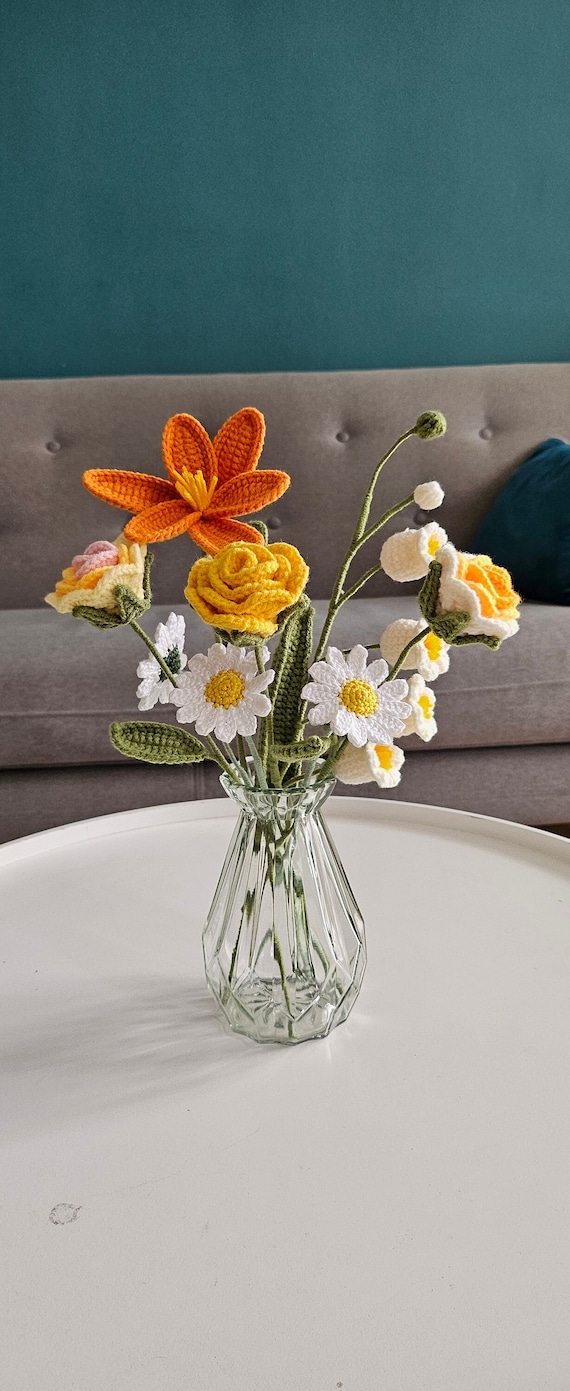 Bouquet de fleurs éternelles fait main au crochet. A 8 fleurs. Rose, tulipe, marguerite, muguet