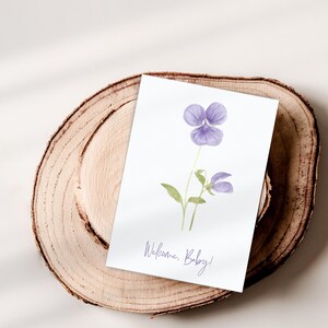 Tarjeta de bienvenida para bebé, tarjeta imprimible para baby shower para nuevos padres, flor del mes de nacimiento de febrero, regalo de acuarela de prímula violeta para recién nacido.