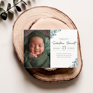 Taufeinladung mit Foto Taufeinladung für Baby Widmung Eukalyptus Akzente druckbare Aquarell Greenery Design Karte Namenstag