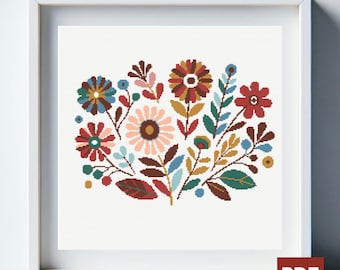 Könnte beinhalten: Ein Kreuzstichmuster mit einem bunten Blumenstrauß mit rosa, roten, blauen und braunen Blumen. Die Blumen sind kreisförmig angeordnet und von grünen Blättern umgeben.