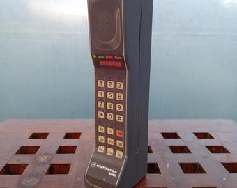 DynaTAC 8000x Brick Phone Prop in Gray. The front is a label. No buttons