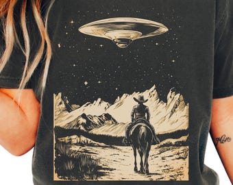Vintage Cowboy UFO Grafik Tee, Western Alien Raumschiff Shirt