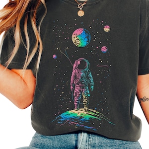 Kosmisches Weltraumforscher-Shirt, T-Shirt für Sci-Fi-Liebhaber, Geschenke für Astronautenfans, himmlische Kunst, Galaxie-T-Shirt, einzigartiges Weltraumgeschenk